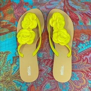 Melissa floral yellow sandal flip flop NWB ladies size 10 scented summer bright